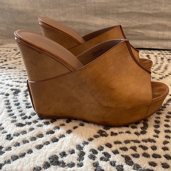 Charles by Charles David tan Leather Block Wedges sz 8.5M - Picture 2 of 9